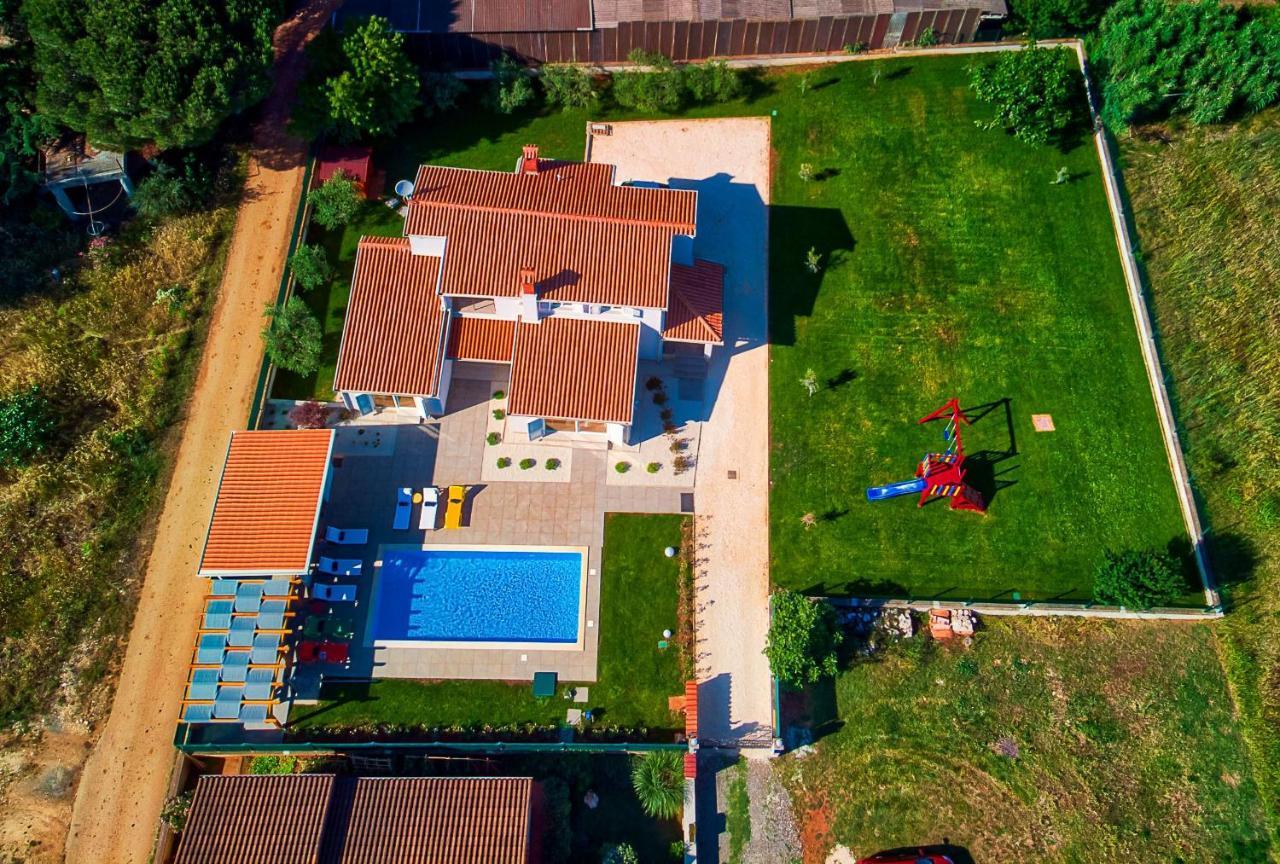 Family-Villa Captains House, Beheizter Pool Und Riesiger Garten Fažana Exterior foto